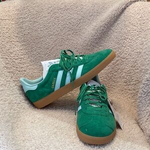 ADIDAS Gazelle Sneakers - green suide with turquoise Stripes- 9.5